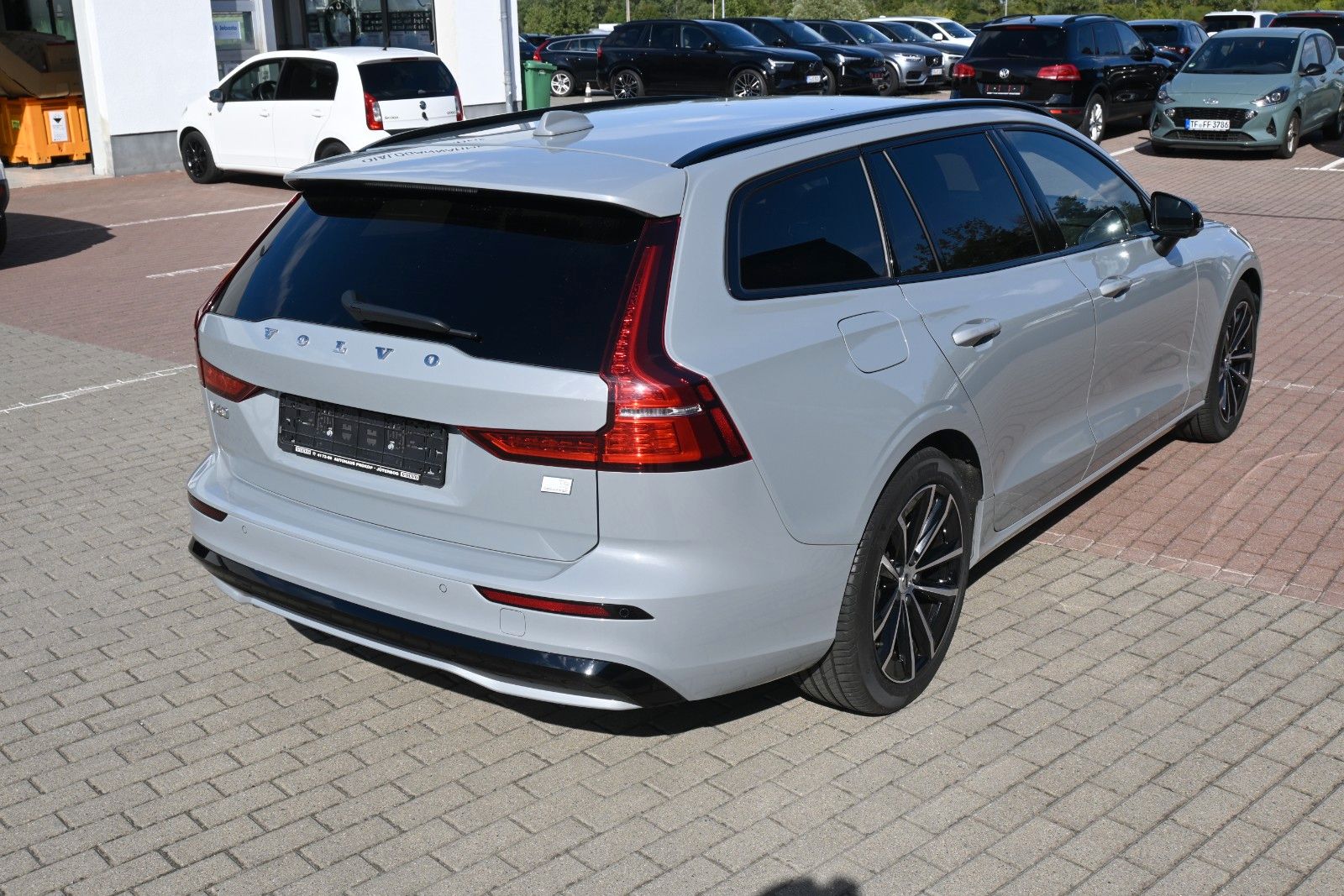 Fahrzeugabbildung Volvo V60 T6 Plus Dark AWD*AHK*Elekt.Sitze*75KM RW*