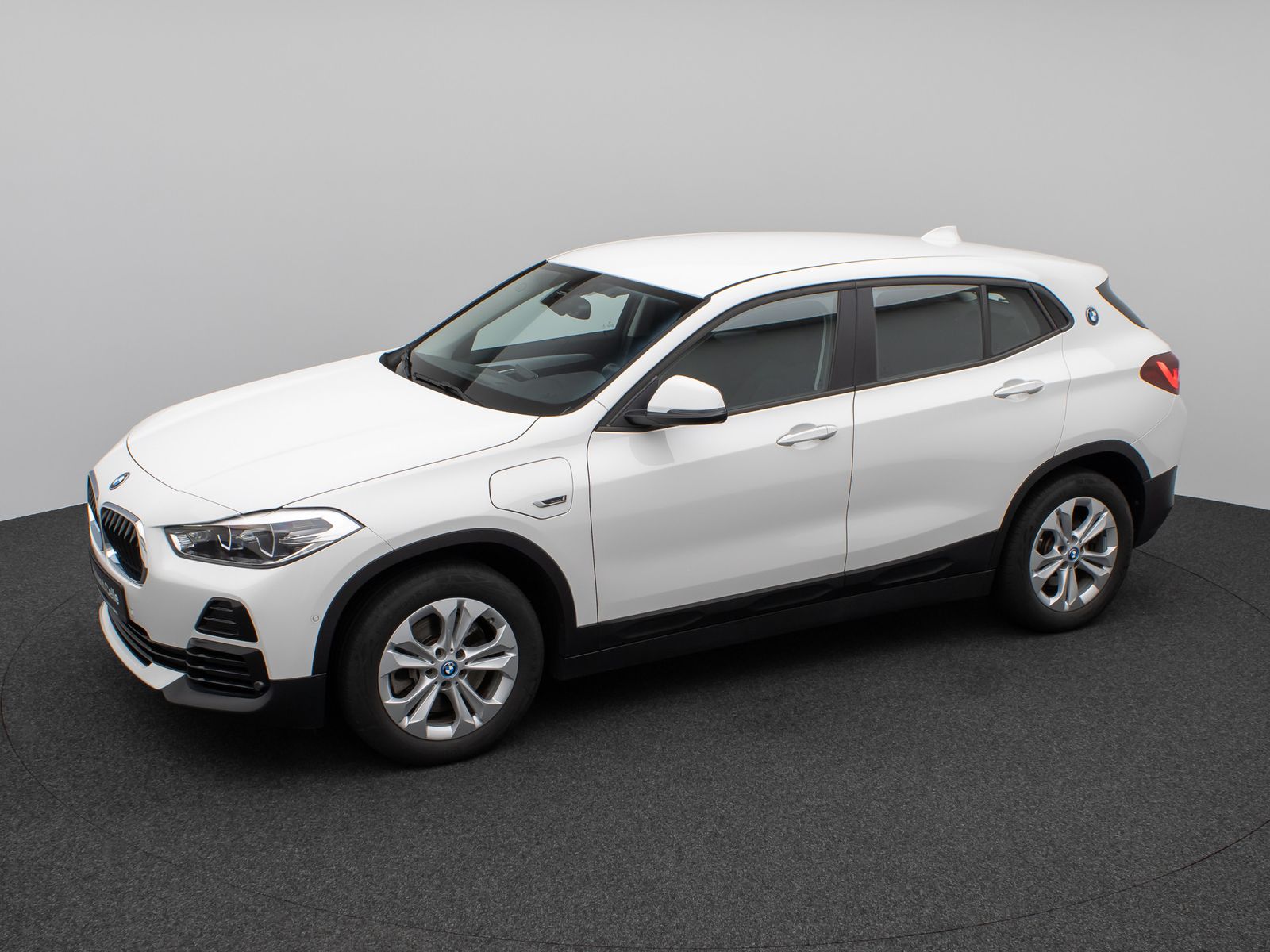 Fahrzeugabbildung BMW X2 xD25e Parkassist DAB Lordos Geschwindigkeitsr