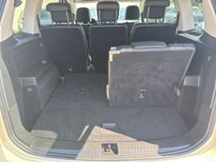 VW Touran 2.0 TDI Trendline DSG Taxi Kindersitz 7-S VW Touran 2.0 TDI Trendline DSG Taxi Kindersitz 7-S