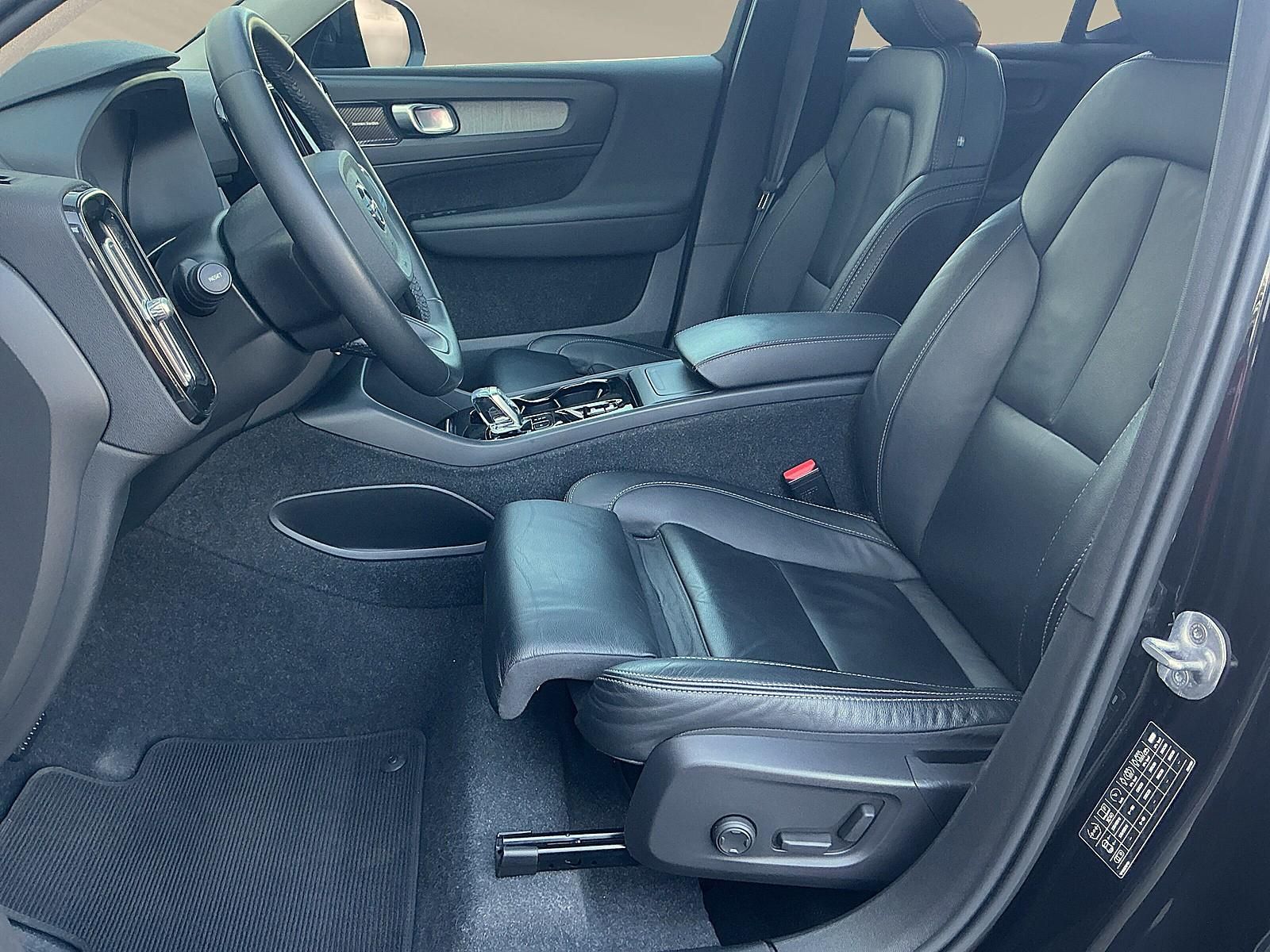 Volvo XC40 B3 DKG Dark LED PANO H&K Apple&Andro RFK foto 9