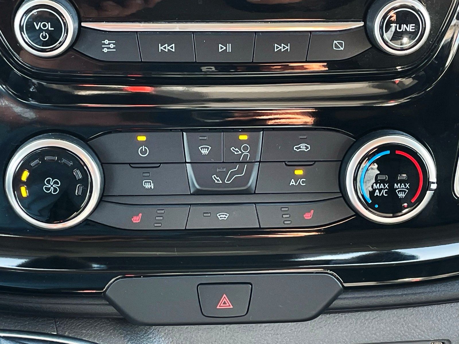 Fahrzeugabbildung Ford Transit Custom 290 SPORT NAVI SITZH AHK tLEDER