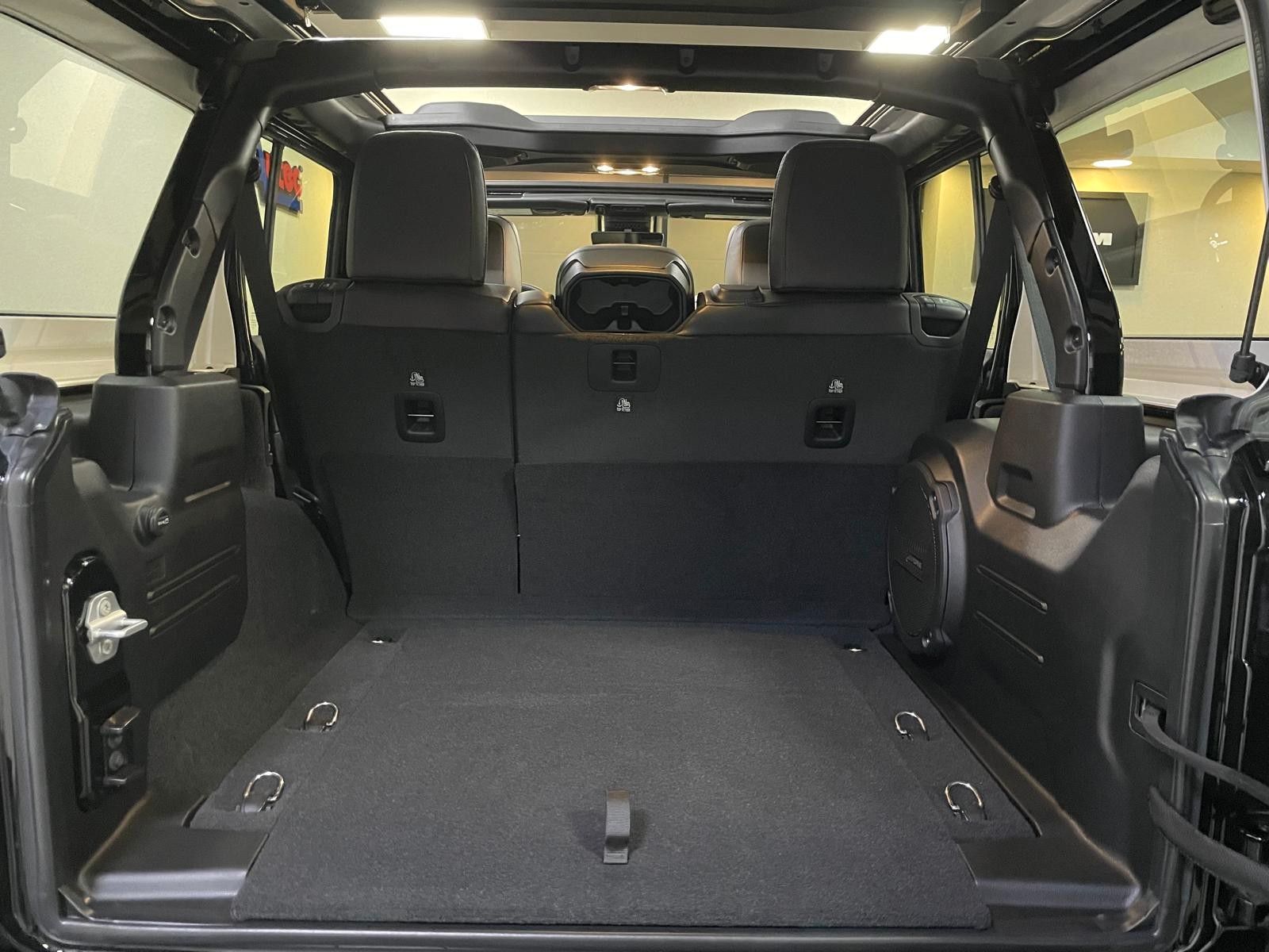 Fahrzeugabbildung Jeep UNLIMITED RUBICON 392 6.4L-V8 SKY-37"-FAHRWERK