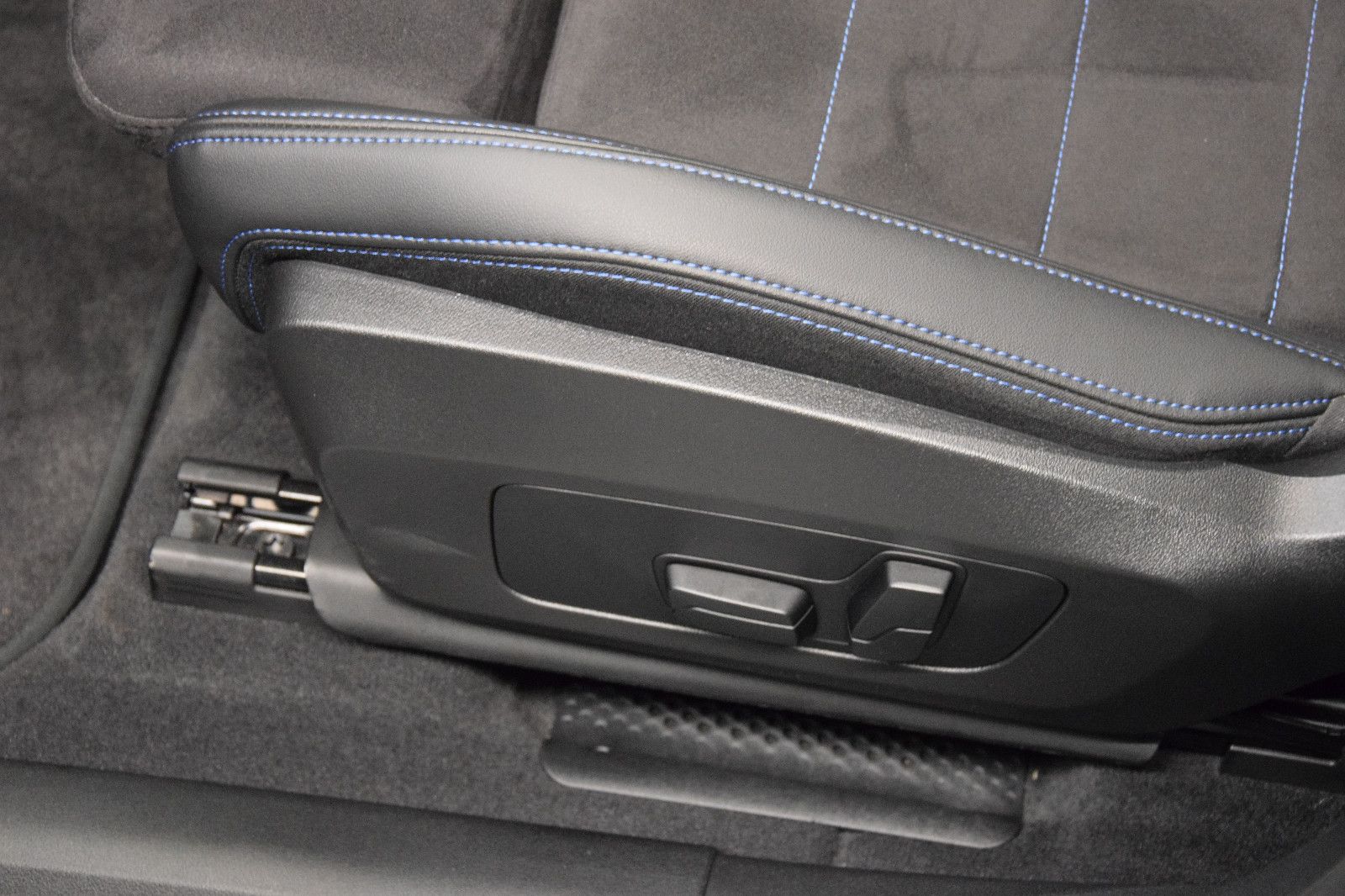 Fahrzeugabbildung BMW 223i Active Tourer xDrive M Sport HuD Pano h/k