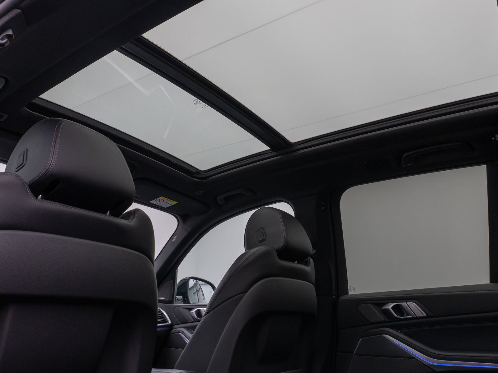 Fahrzeugabbildung BMW X5 xD25d M Sport Panorama Kamera HUD DAB H/K AHK