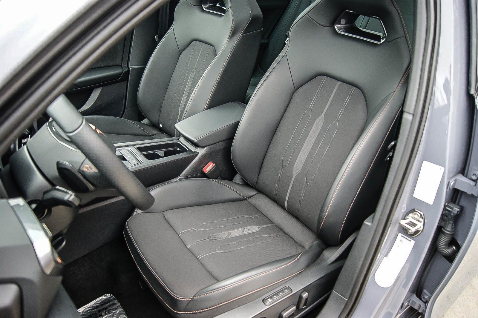 Fahrzeugabbildung CUPRA Leon Sportstourer e-Hybrid PANORAMA CARPLAY ACC