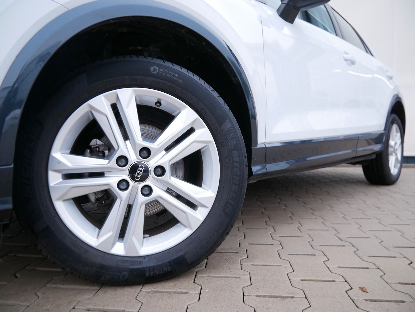 Fahrzeugabbildung Audi Q2 1.5 35 TFSI advanced DSG MATRIX Kamera ACC SH