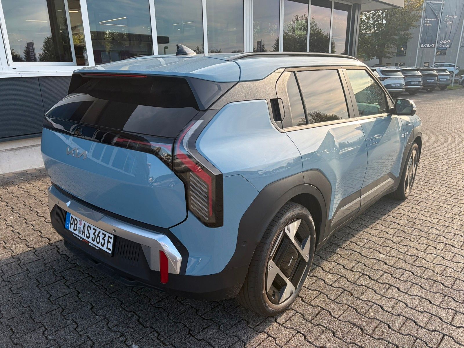 Fahrzeugabbildung Kia EV3 81.4 EARTH WIC BUS DG UP DW 19Z SD - mit KI generiert/bearbeitet