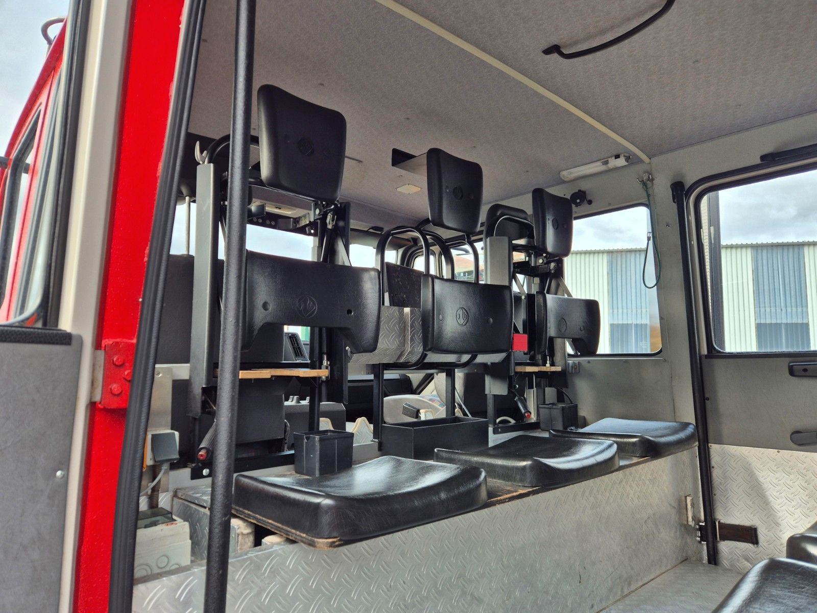 Fahrzeugabbildung Mercedes-Benz 1224 AF 16/12 Löschfahrzeug 1.680l