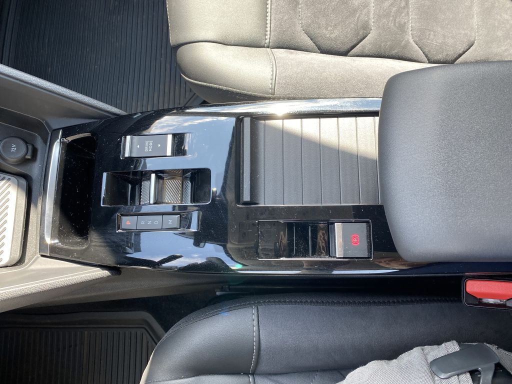 Fahrzeugabbildung Citroën C4 PT 130 S&S *Automatik* MAX *beh. Lenkr*HeadUp