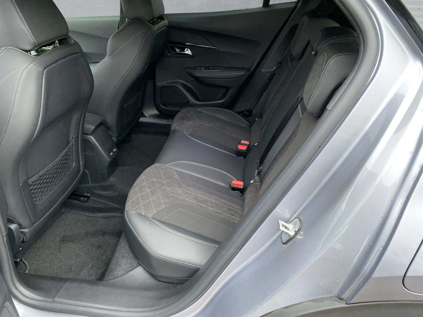 Fahrzeugabbildung Peugeot 2008 e- GT Elektromotor 136 *Sitzheizung*ACC*Kam