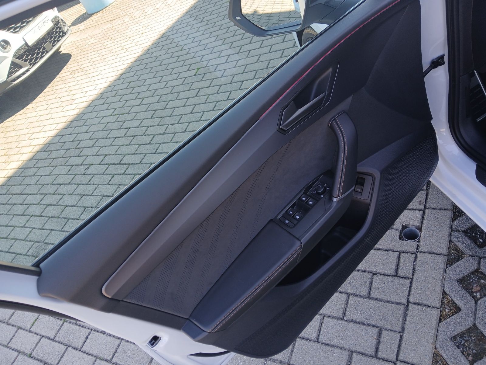 Fahrzeugabbildung CUPRA Leon ST TSI VZ DSG 4Drive LED AHK ACC RFK SH 19"
