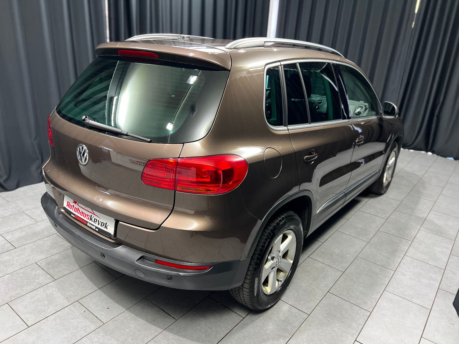 Fahrzeugabbildung Volkswagen Tiguan Sport & Style 4Motion*XENON*PDC*AHK*1.HD*