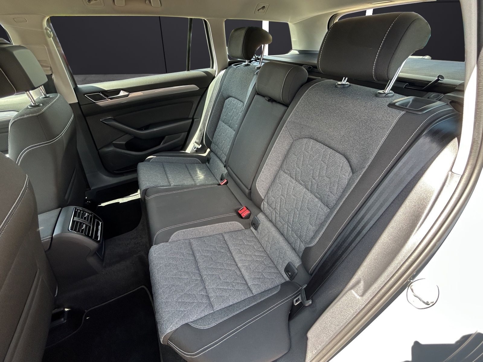 Fahrzeugabbildung Volkswagen Passat Variant TDI Business Matrix Navi ACC AID