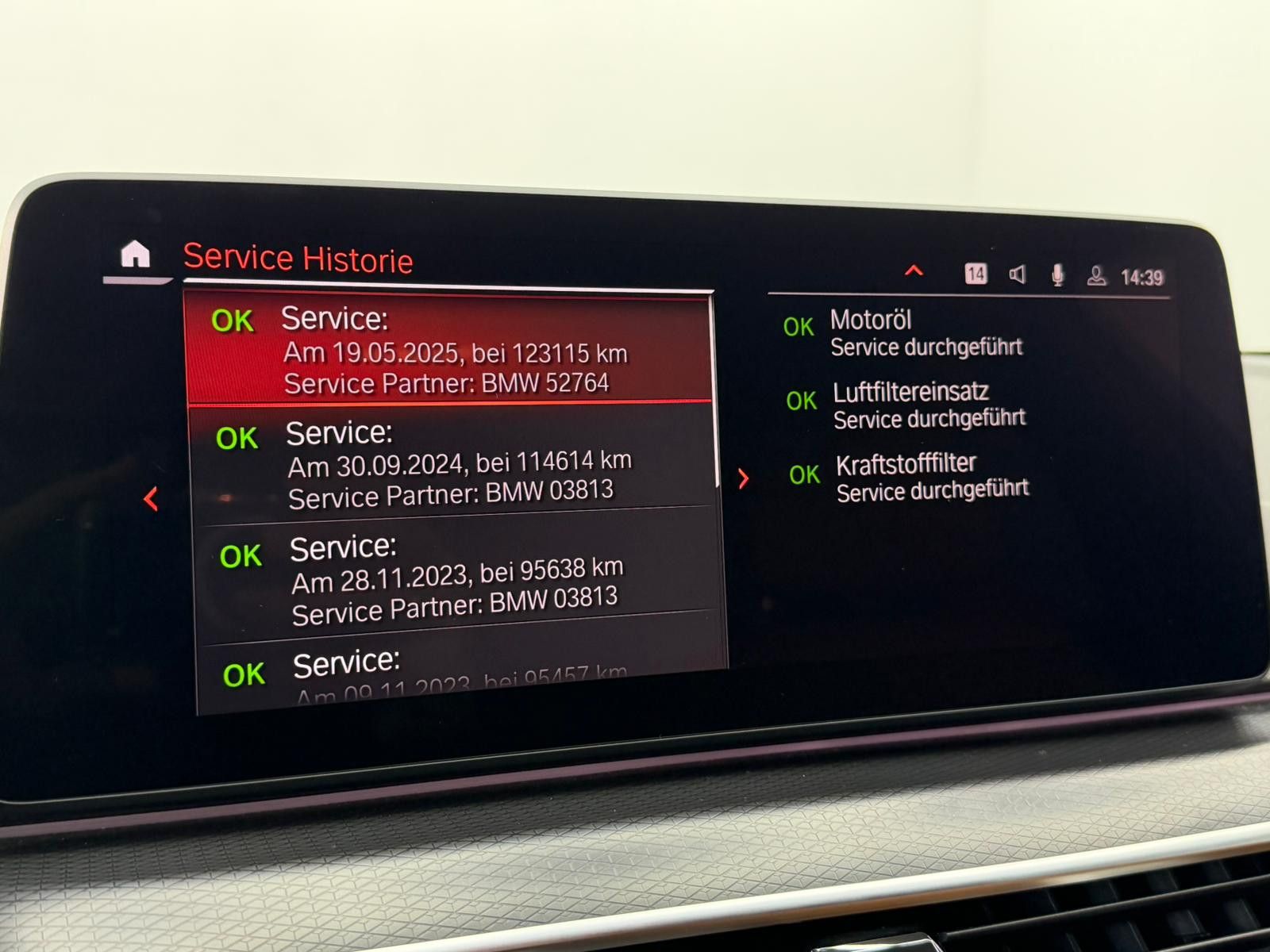 Fahrzeugabbildung BMW 530d M-SPORT/FACELIFT/LASER/ASSIST/STHZG/AHK