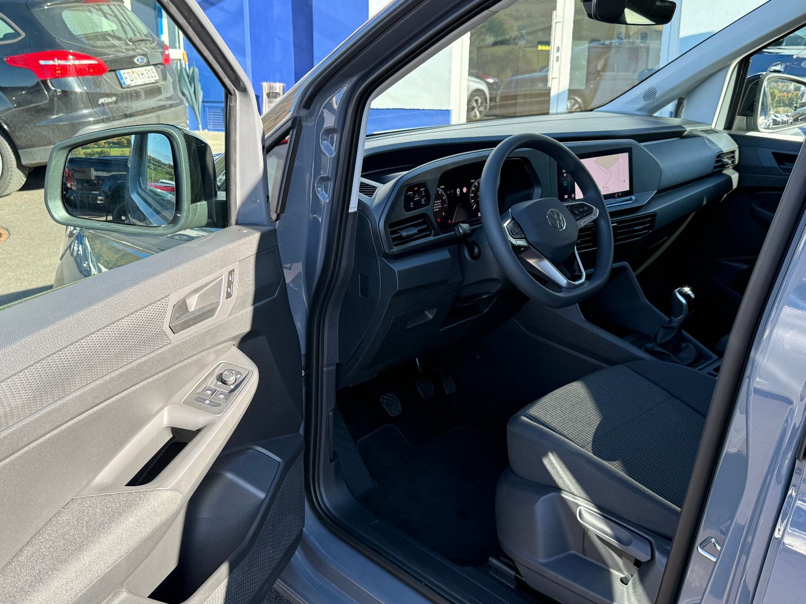 Fahrzeugabbildung Volkswagen Caddy TSI 7-Sitzer GRA AHK DAB Navi Kamera