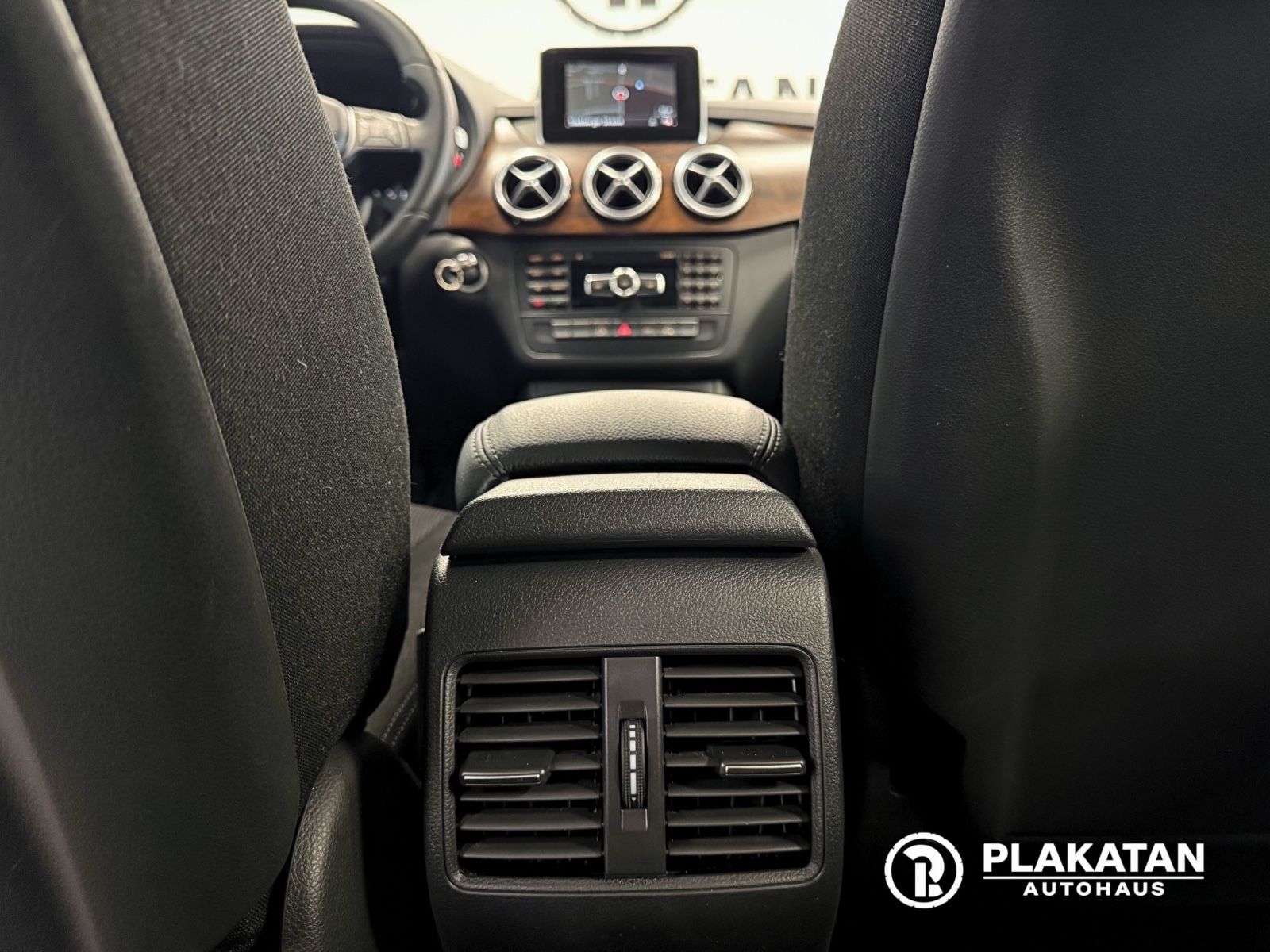 Fahrzeugabbildung Mercedes-Benz B 200 Navi Bi-Xenon Tempomat 1Hand