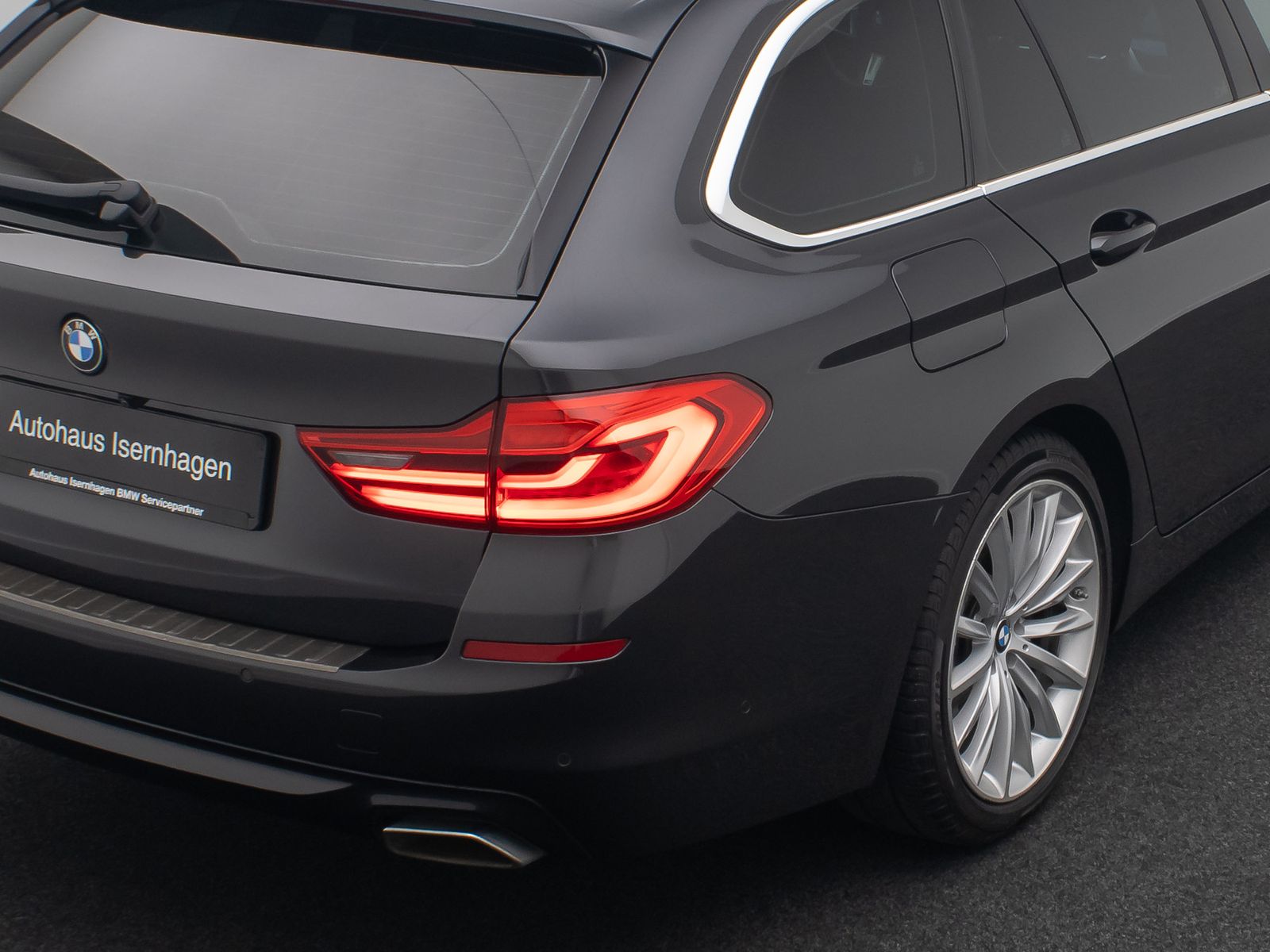 Fahrzeugabbildung BMW 540i xD HUD Kamera MSport Komfort Panorama19Zoll