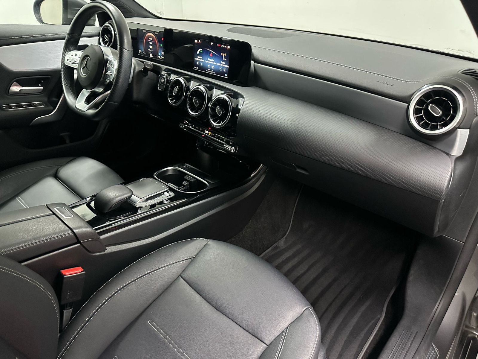 Fahrzeugabbildung Mercedes-Benz CLA 250 e ShootingBrake *AMG*EXCLSUIVE*KAMERA