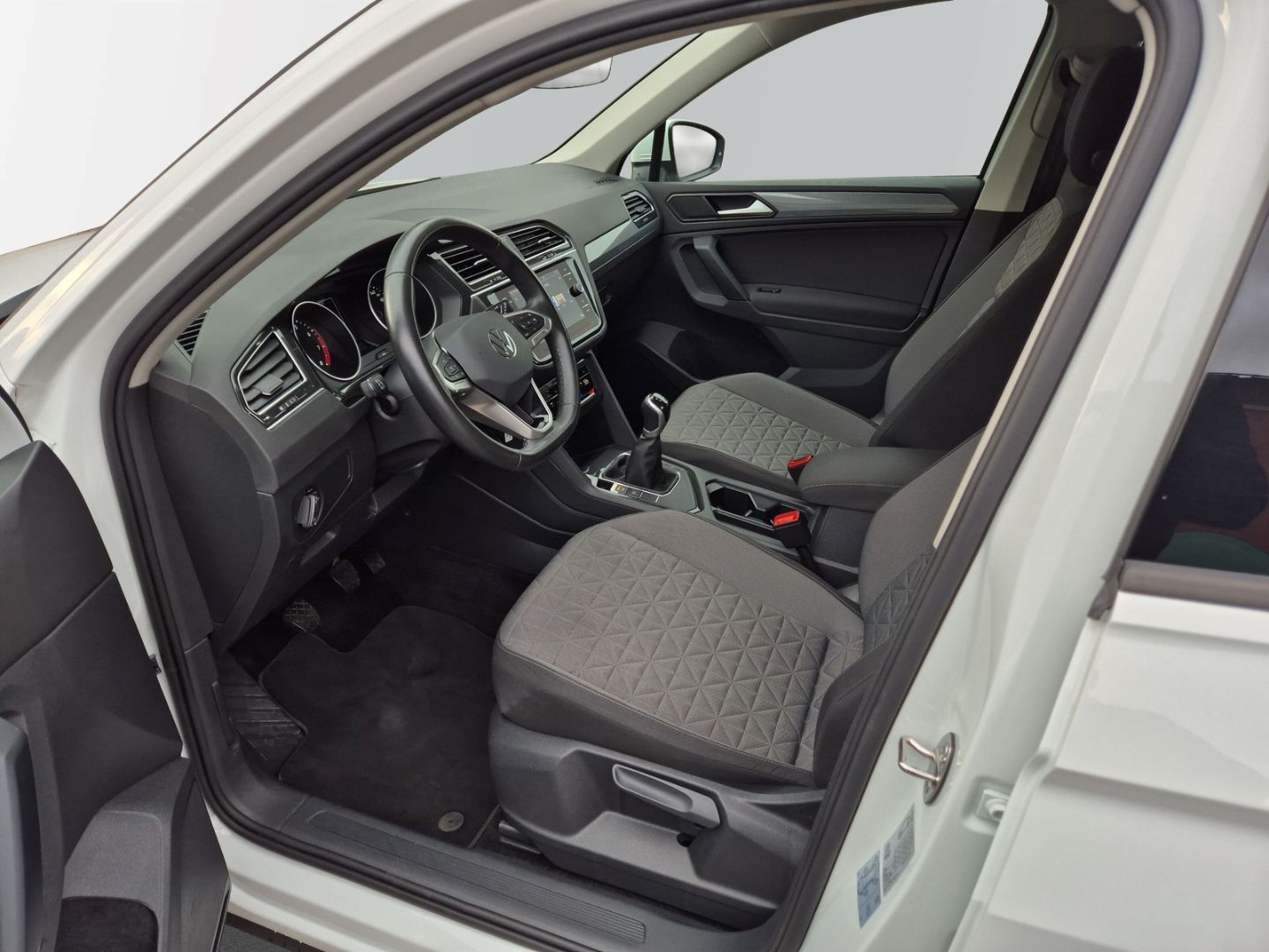 Volkswagen Tiguan 1,5 TSi Life Navi SHZ Lenkrad heizbar App foto 3