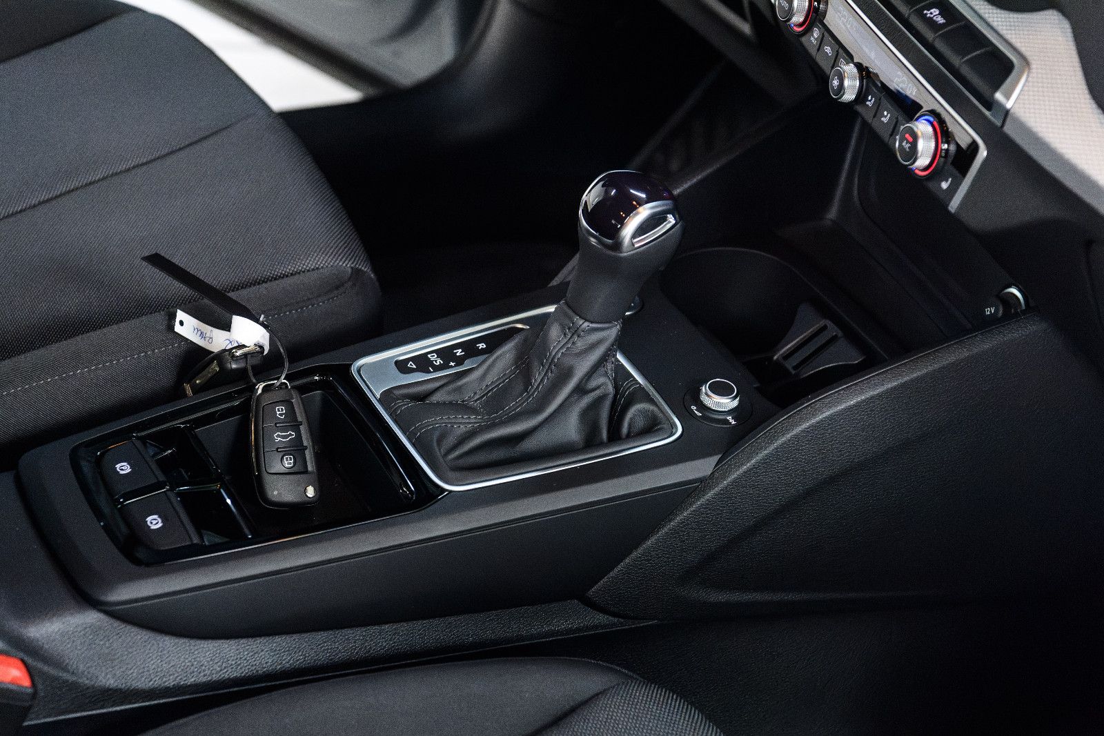 Fahrzeugabbildung Audi Q2 35 TFSI +Kamera +Sitzheizung +DAB
