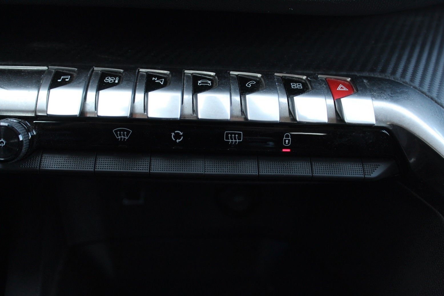 Fahrzeugabbildung Peugeot 3008 1.2T Active NAVI/LED/PDC/SPURASS./TEMPOMAT