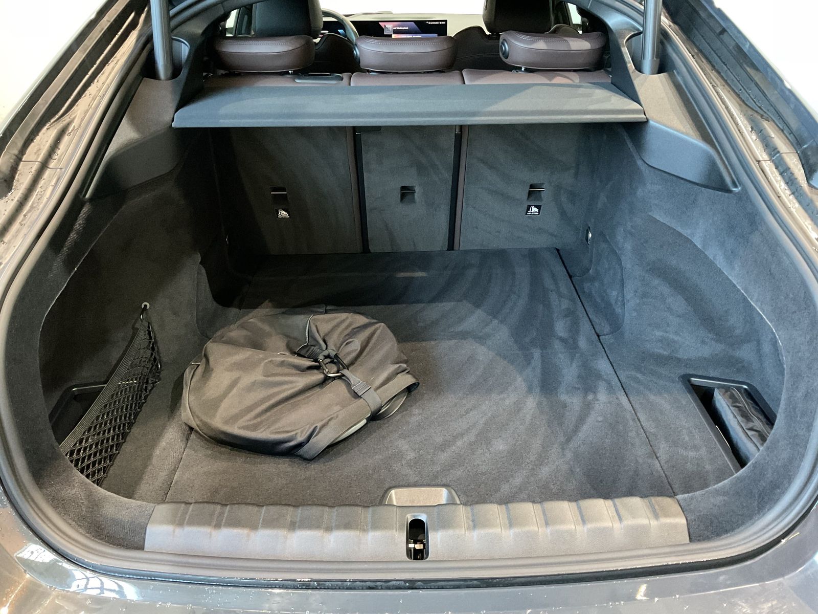 Fahrzeugeinzelansicht 14 Fahrzeugabbildung BMW i4 xDrive40 Gran Coupé, Parking Assistant Plus