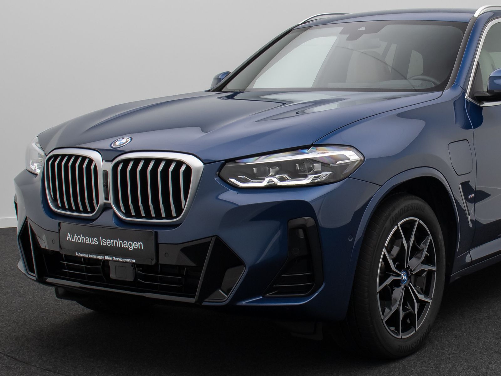 Fahrzeugabbildung BMW X3 xD30e M Sport HiFi 360&deg;HUD DAB Komfort 19Zoll