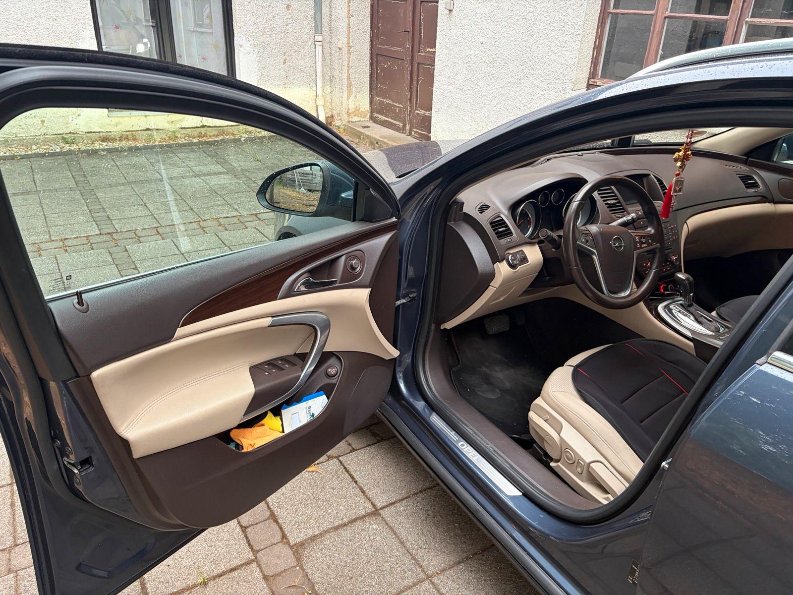 Opel Insignia 2009 — interior