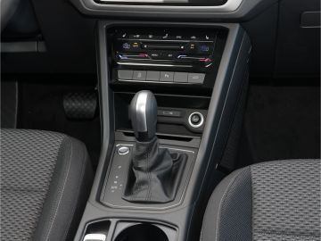 Volkswagen Touran 1.5 TSI Highline 7-Sitzer IQ  Navi DSG