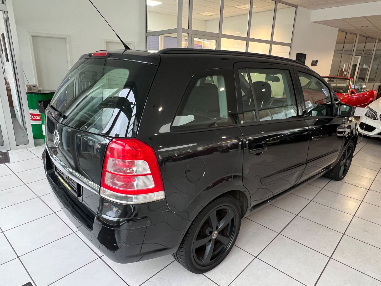 Fahrzeugabbildung Opel Zafira B Family 1.8 * 1.HAND* 7.Sitzer *