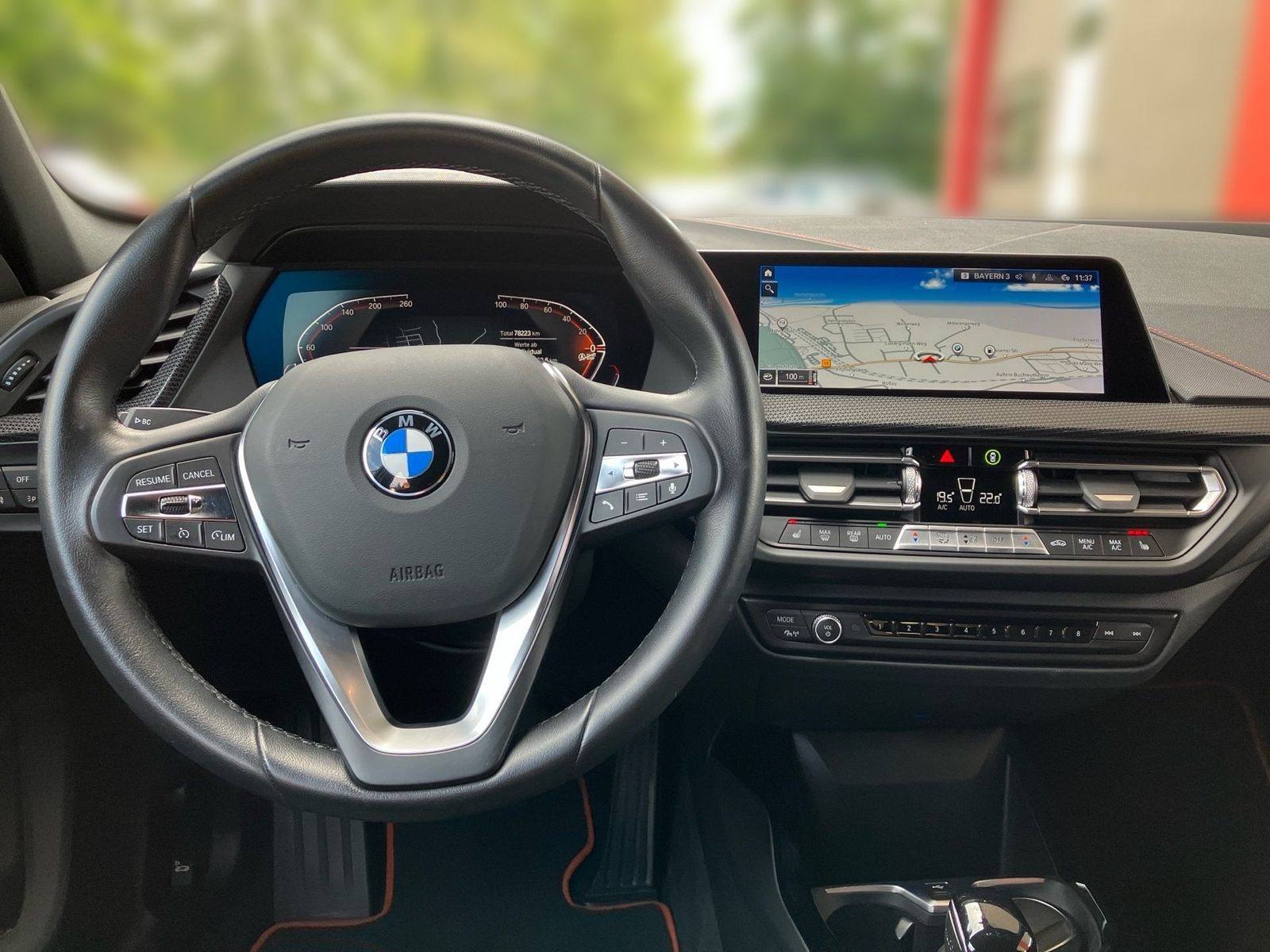 BMW 118i 5-Türer Sport Line Aut. LC Prof. LED PA RFK imagem 3
