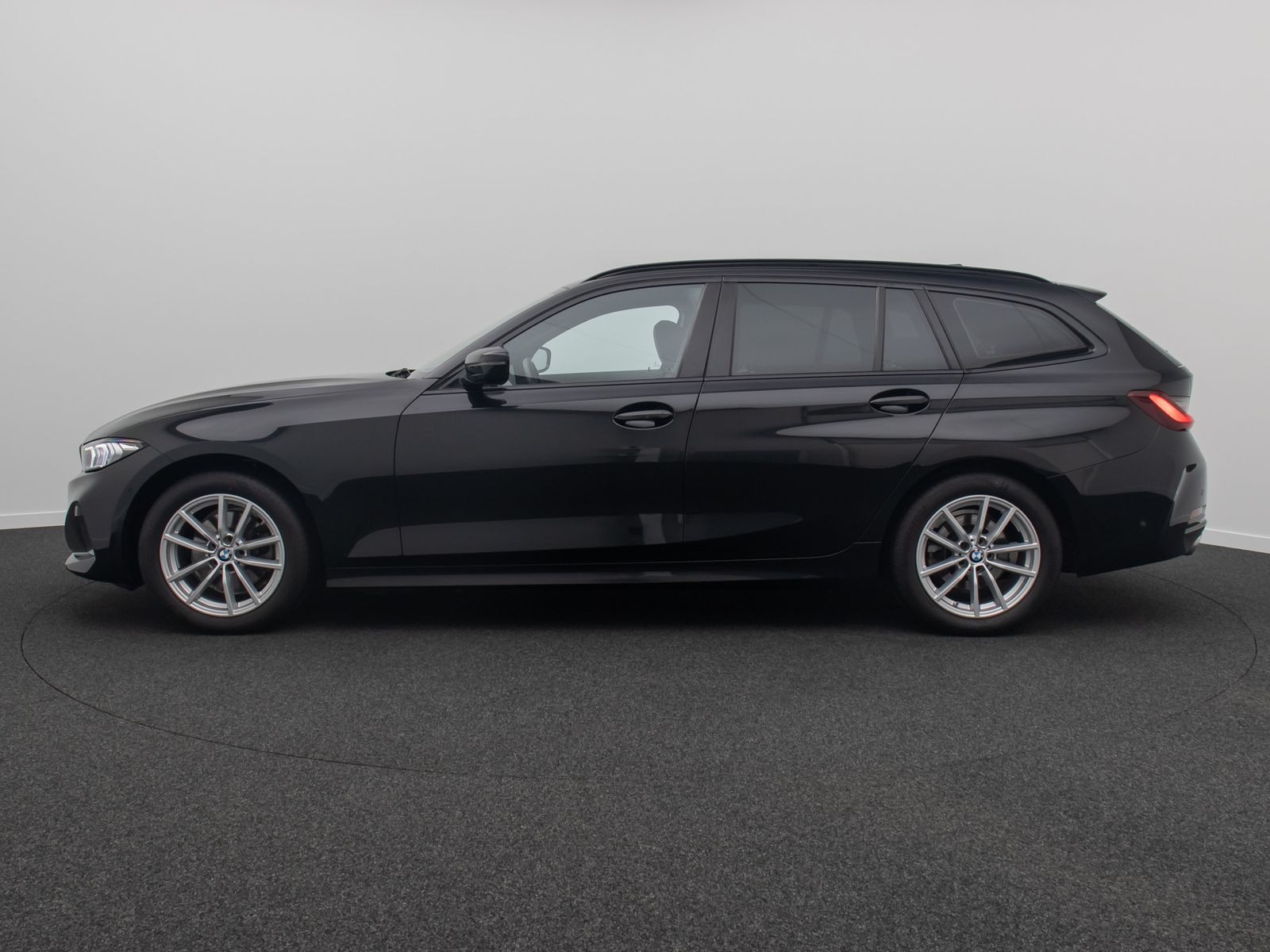 Fahrzeugabbildung BMW 320d Stop&Go DAB Kamera HUD Sportsitz Leder LED