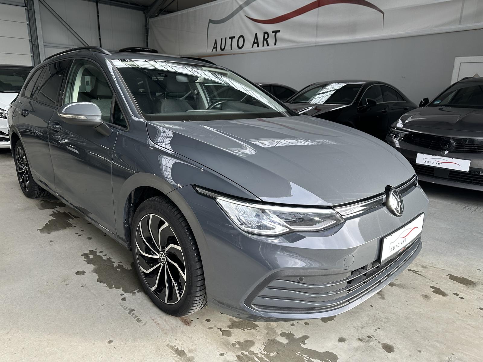 Volkswagen Golf Life Navi Pano AHK SHZ Kamera LED ACC