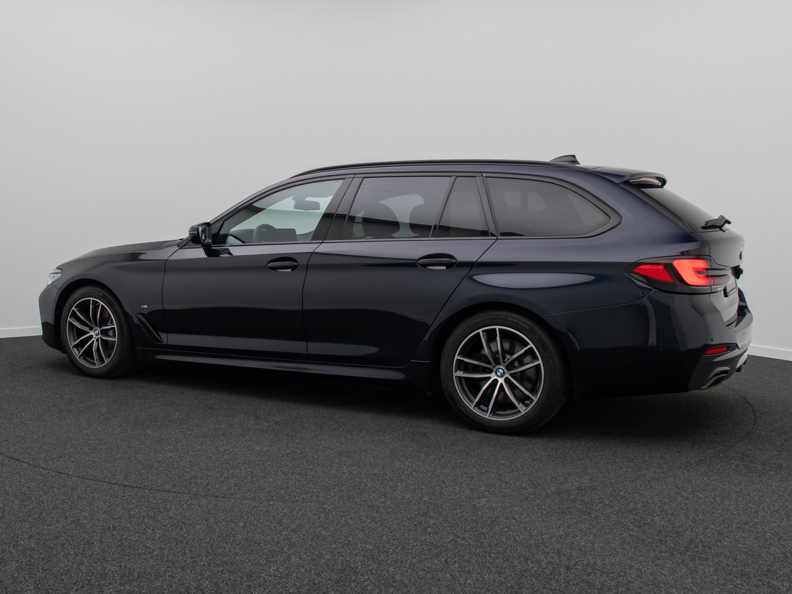 Fahrzeugabbildung BMW 530d M Sport DAB Laser AHK 4xKlima HUD Panorama