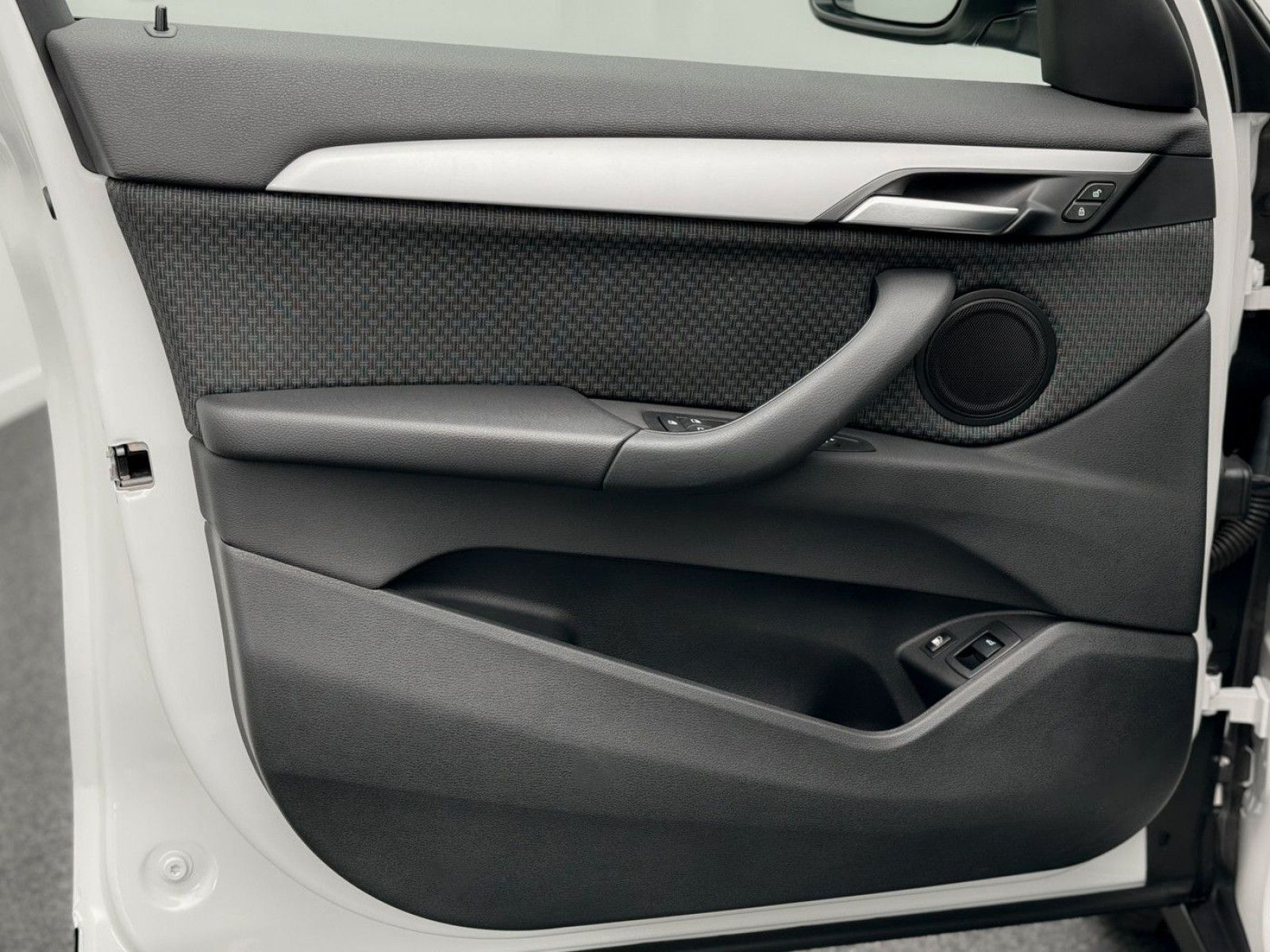 Fahrzeugabbildung BMW X1 xD25e DAB Navi Lordos PDC Geschwindigkeitsreg