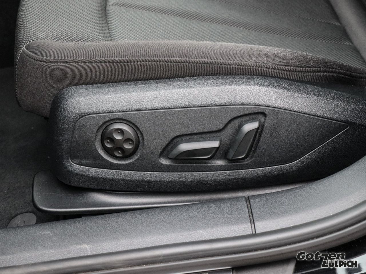 Fahrzeugabbildung Audi A4 Avant 35 TDI advanced SD Lkima LED Kamera PDC