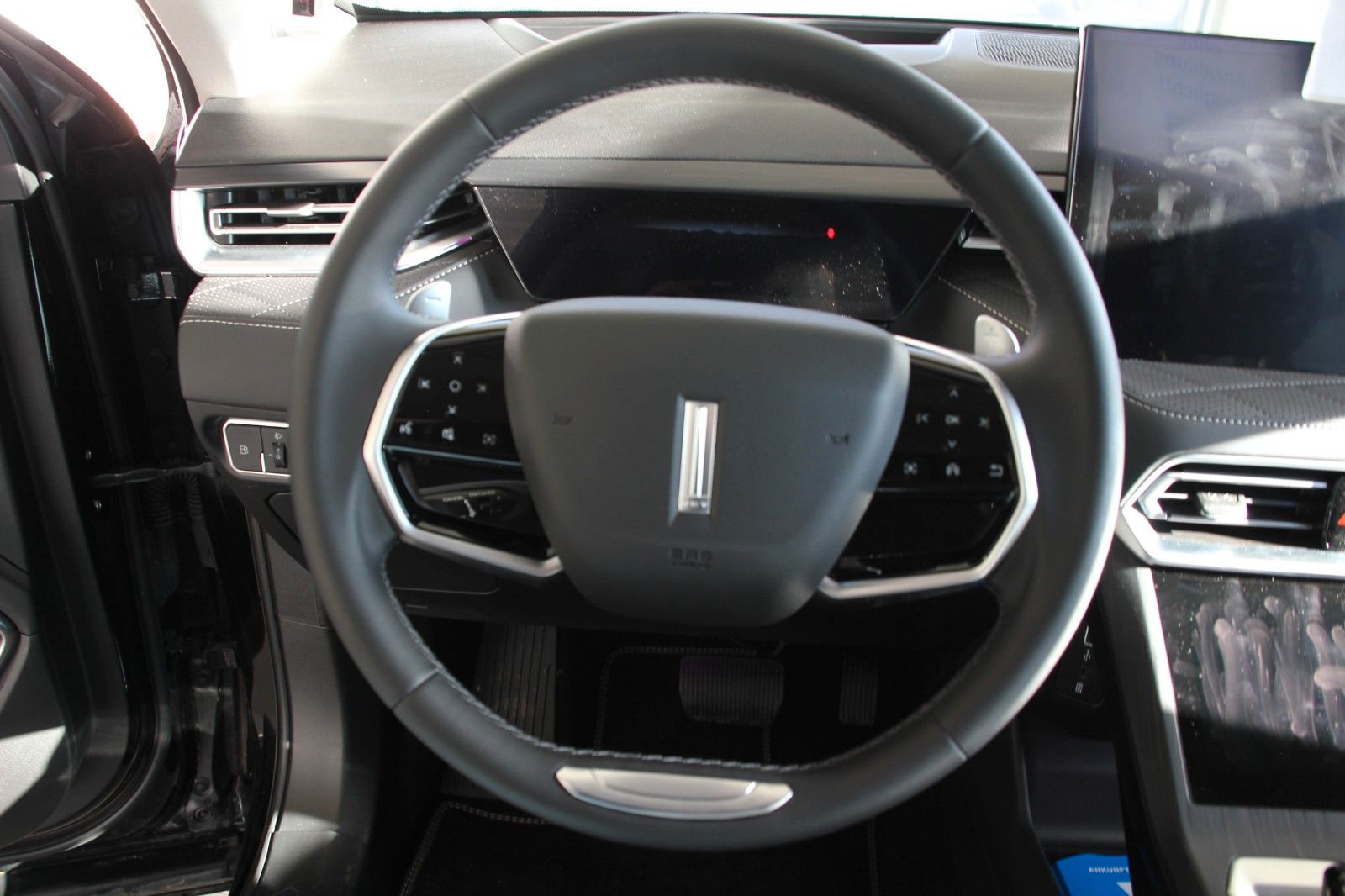 Fahrzeugabbildung GWM Wey 03 PHEV LUXURY