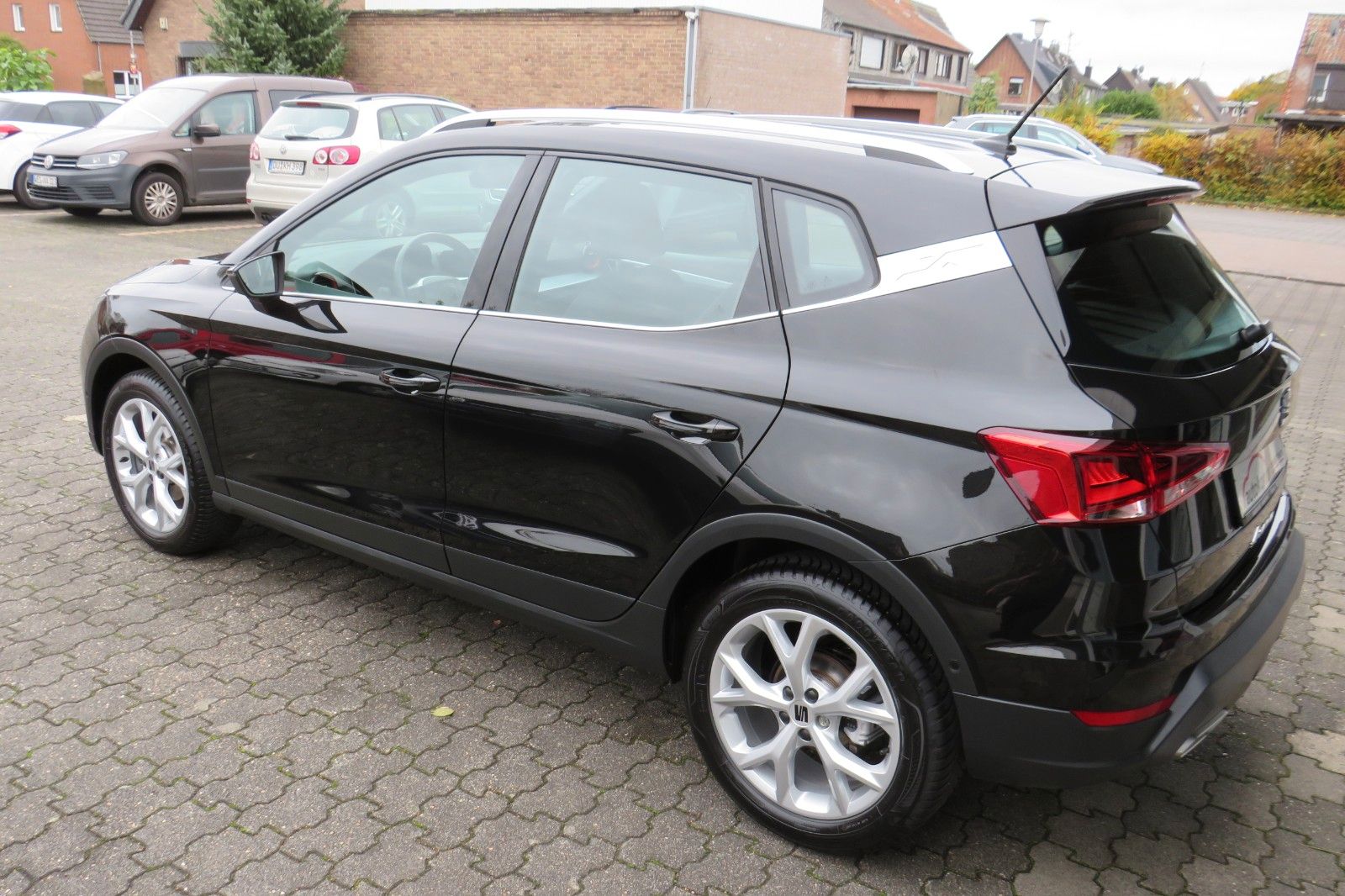 Fahrzeugabbildung SEAT Arona FR DSG NAVI SITZH. KAMERA ACC ASSISTENT-PA