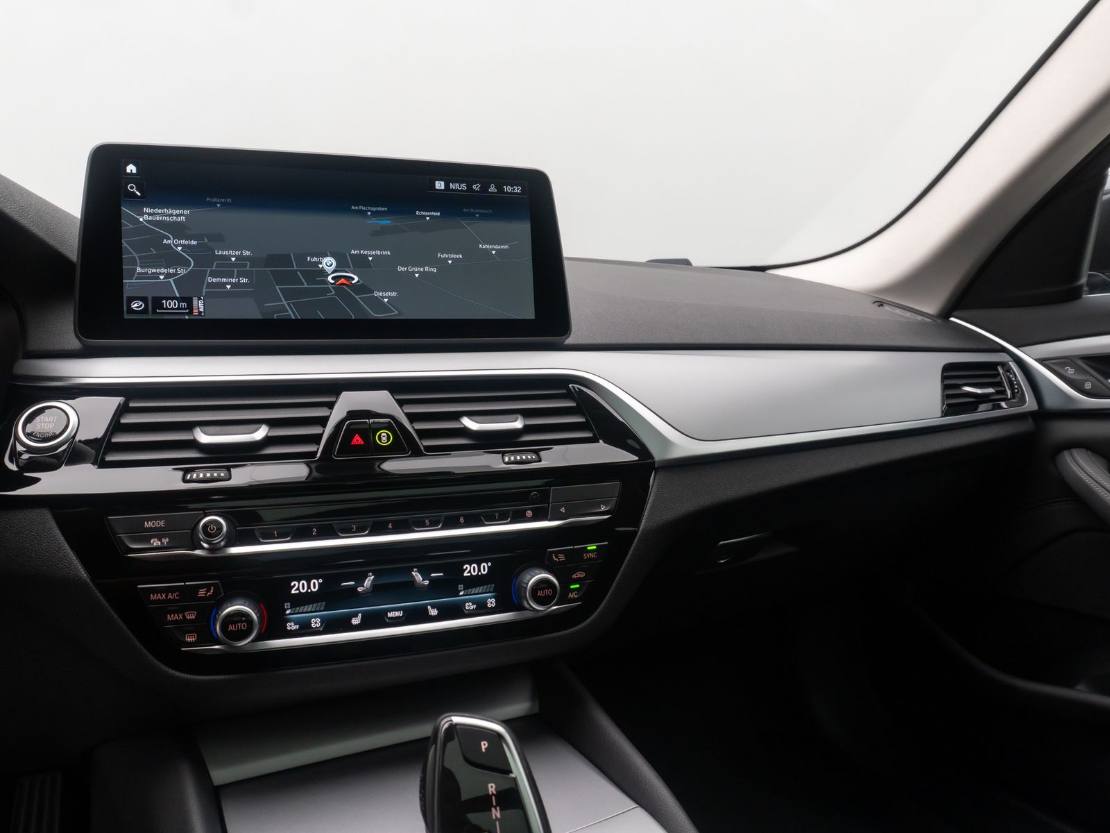Fahrzeugabbildung BMW 520d DAB Kamera AHK Panorama HUD Leder Standheiz