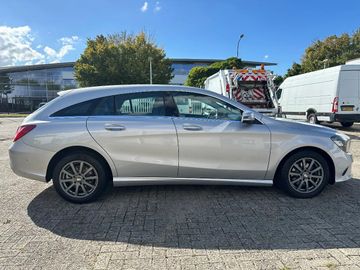 Mercedes CLA 200 Shooting Brake - 6