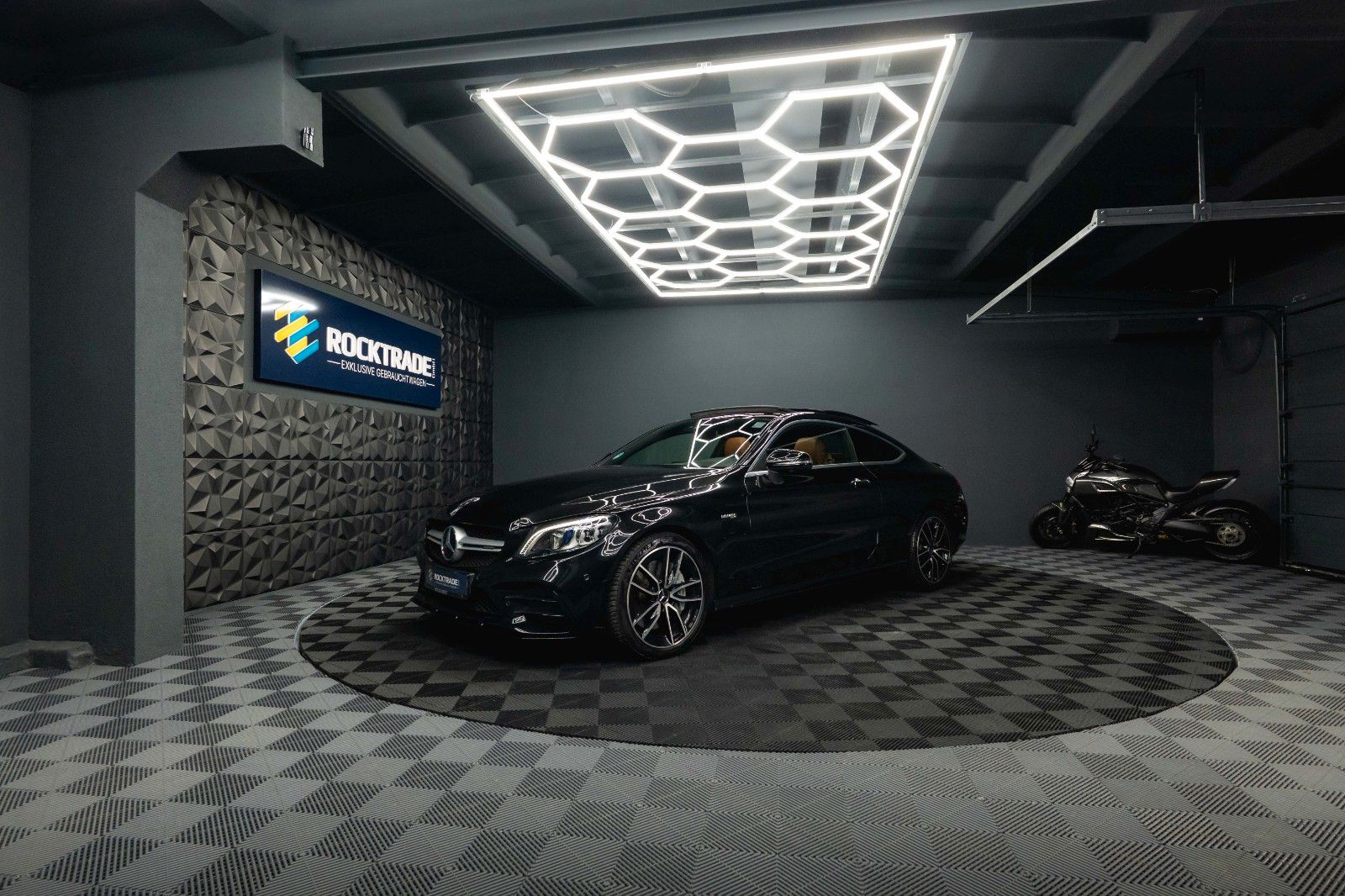 Fahrzeugabbildung Mercedes-Benz C 43 AMG Coupe 4Matic*LED*Virtual*Pano*Burmester