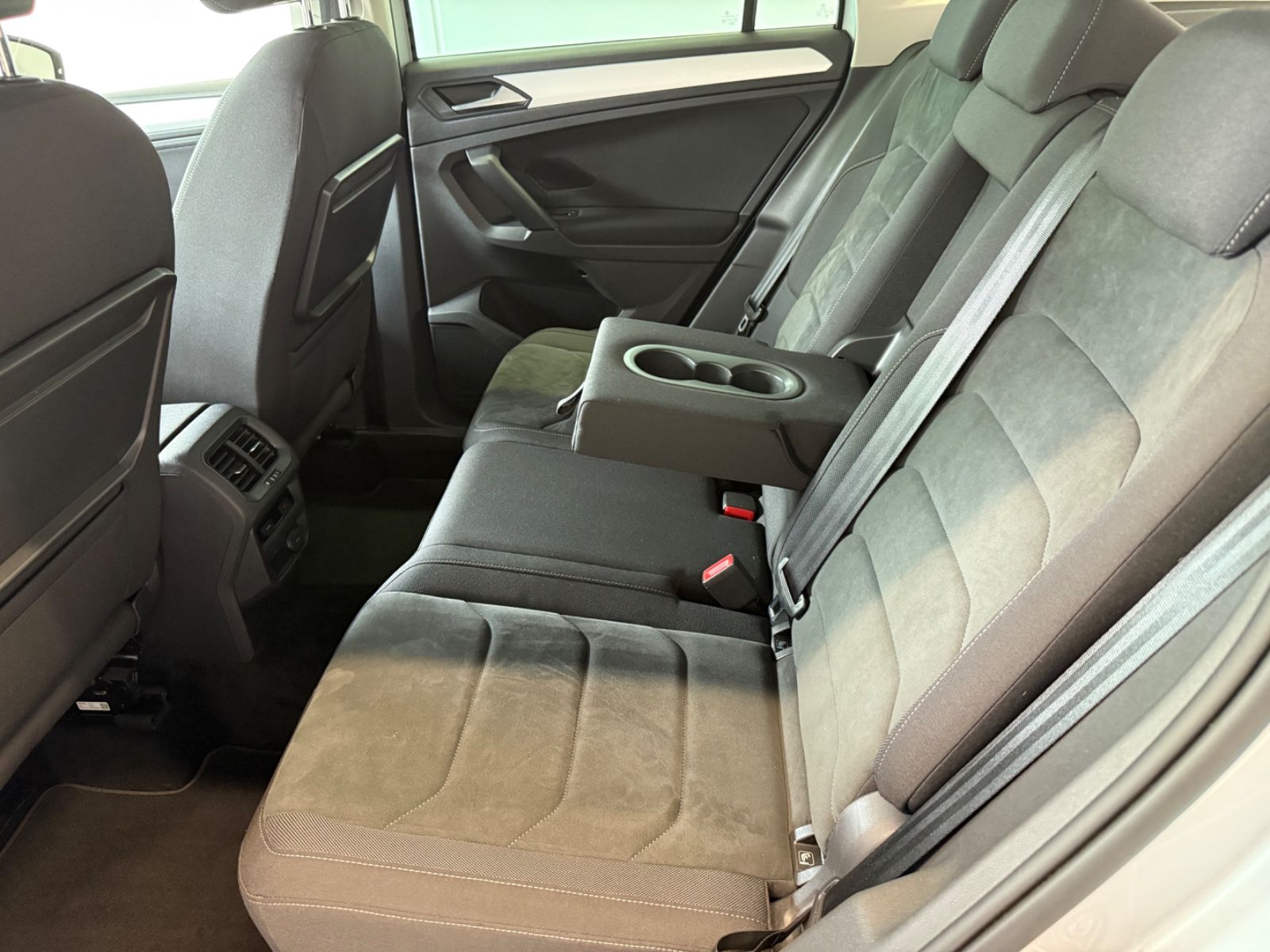 Fahrzeugabbildung Volkswagen Tiguan Comfortline Standheizung, Allwetterreifen