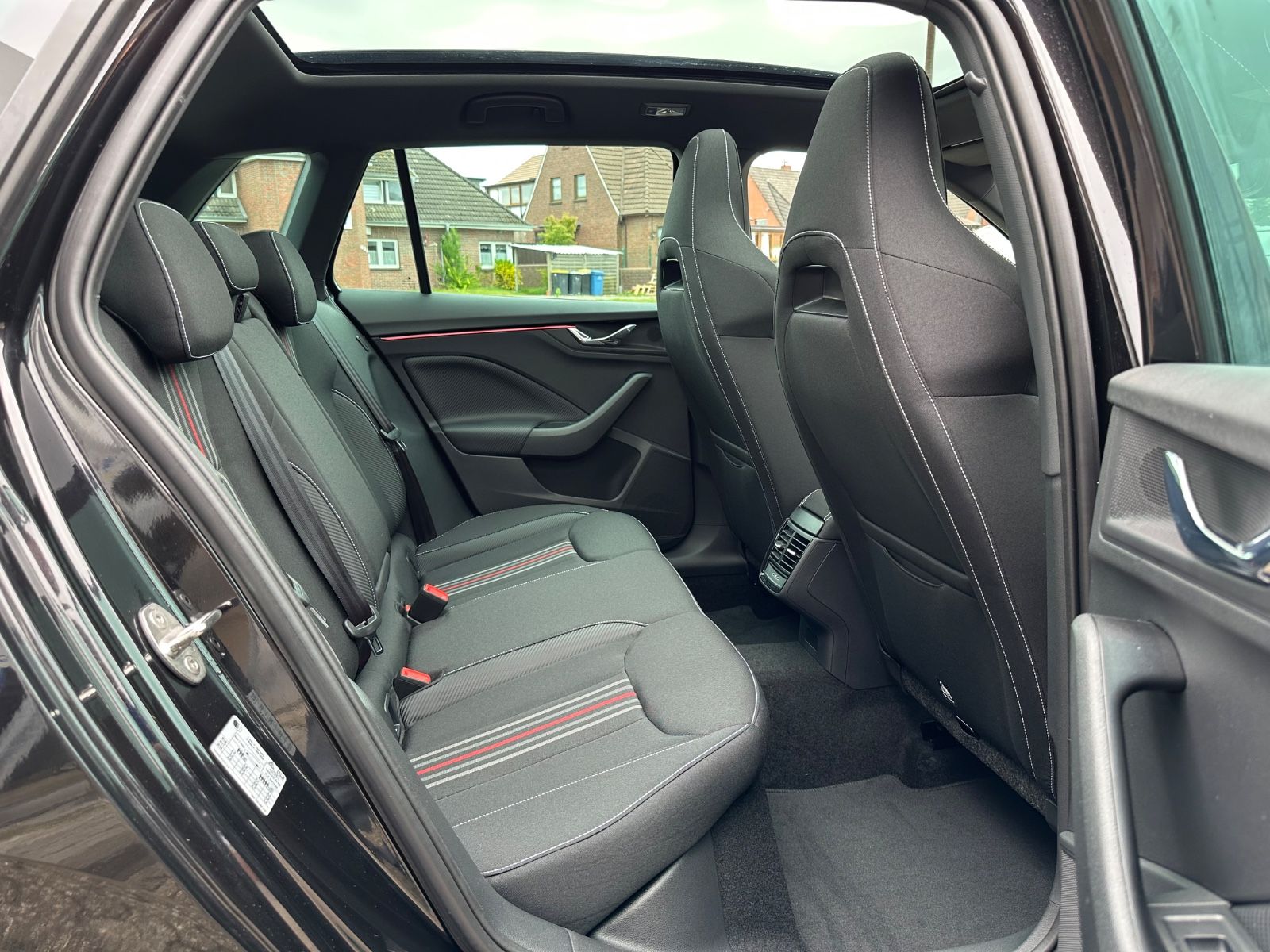 Fahrzeugabbildung SKODA Kamiq Monte Carlo 1.0 TSI DSG ACC/Matrix/Pano