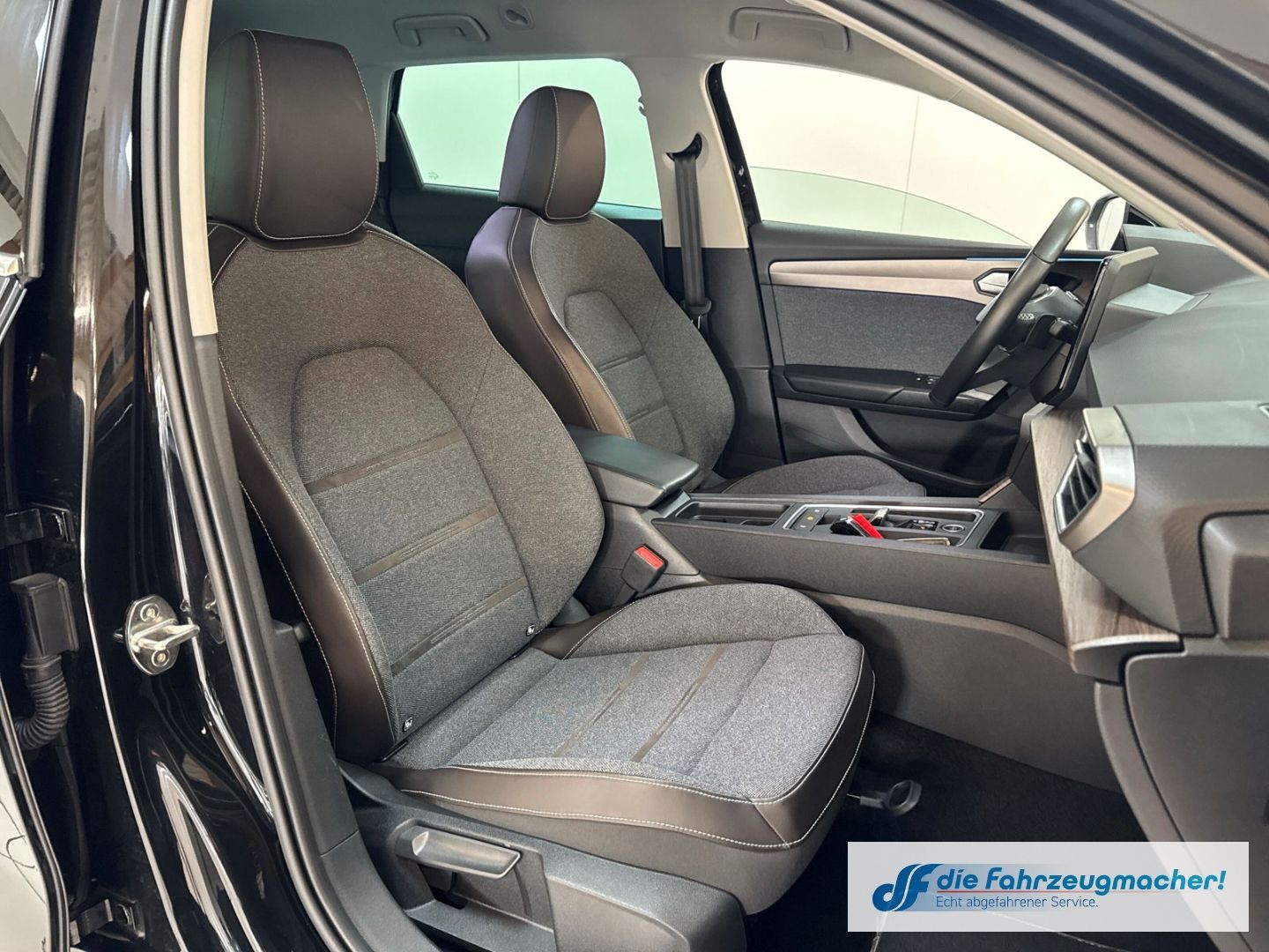 Fahrzeugabbildung SEAT Leon Sportstourer Xcellence e-HYBRID 1.4 EU6d Na