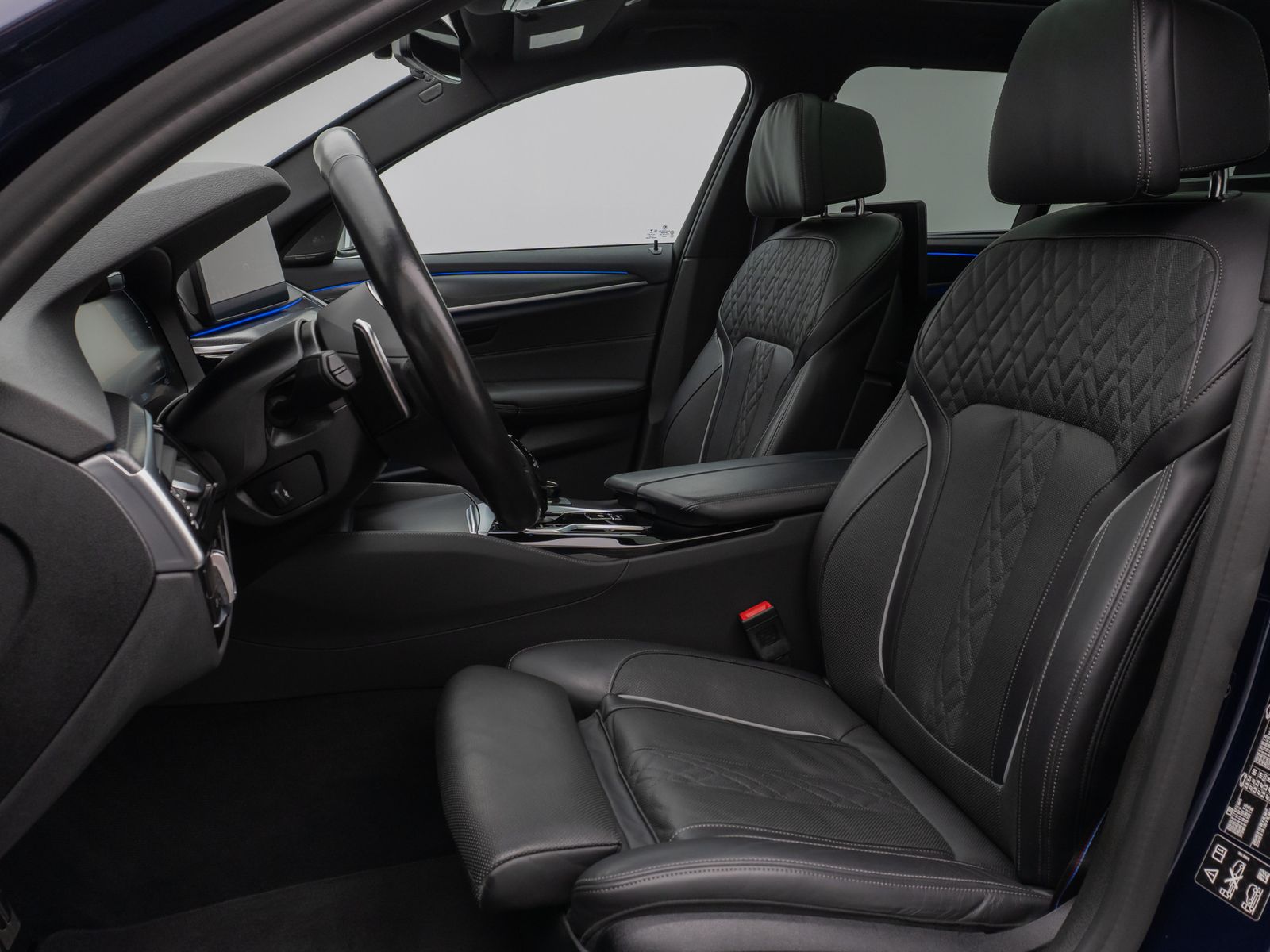 Fahrzeugabbildung BMW 540d xD M Sport Panoram Kamer HUD H/K TV Massage
