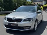 Skoda Octavia Combi Elegance 2.0TDI DSG/PANO/Bi-Xenon
