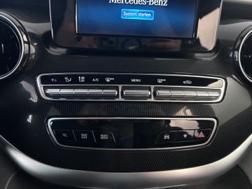 Mercedes V 220 - 10
