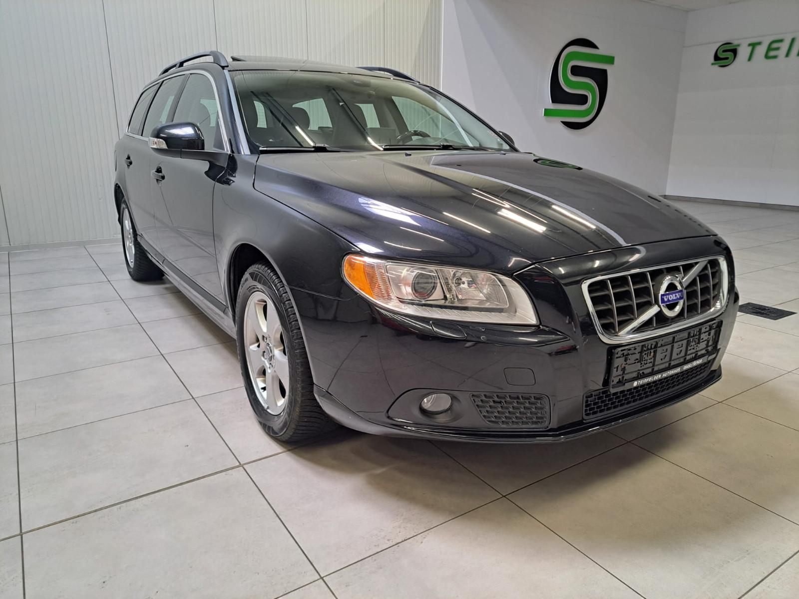 Volvo V70 2010 — interior