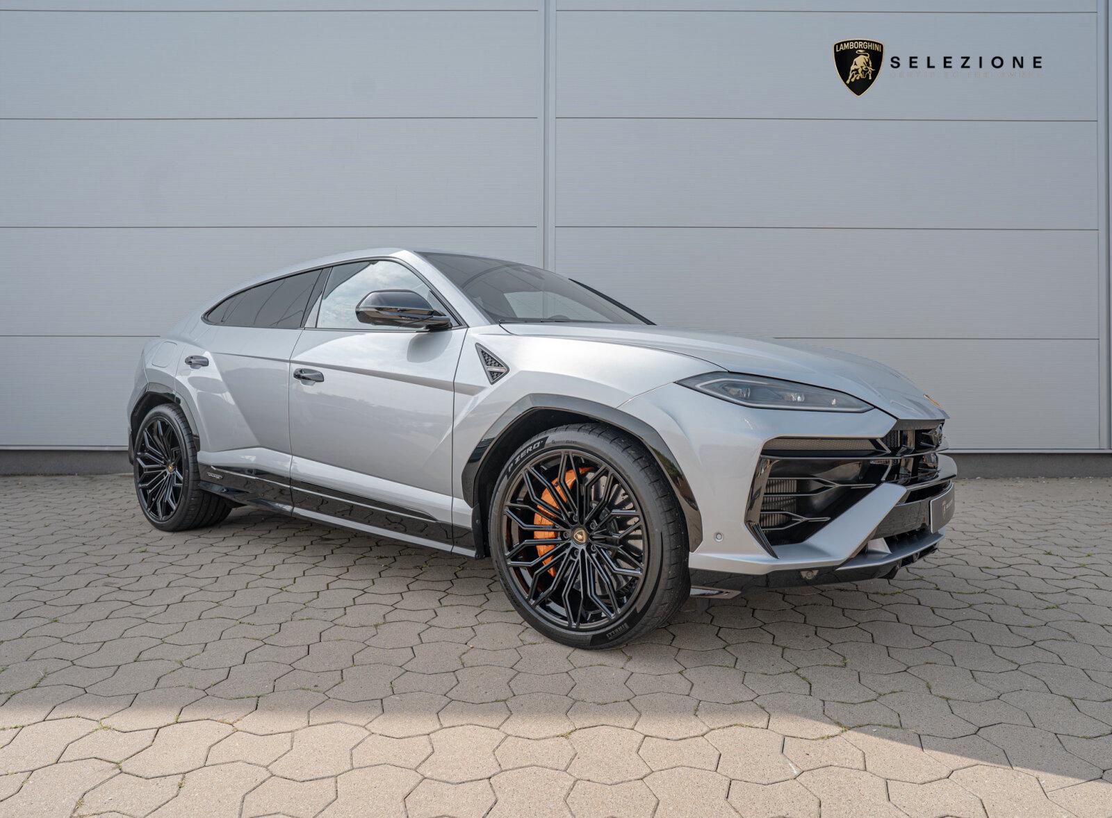 Lamborghini Urus SE Grigio Nimbus  Akrapovic  Pano.  Massage