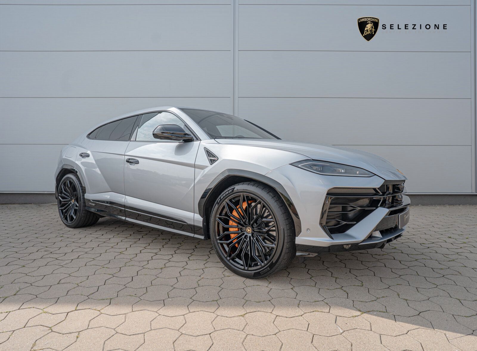 Lamborghini Urus SE Grigio Nimbus Akrapovic Pano. Massage